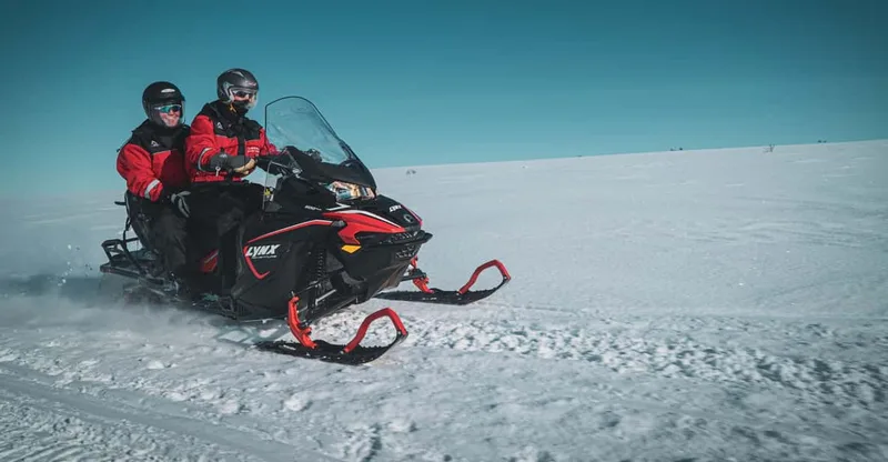 Snowmobile tours in Alta