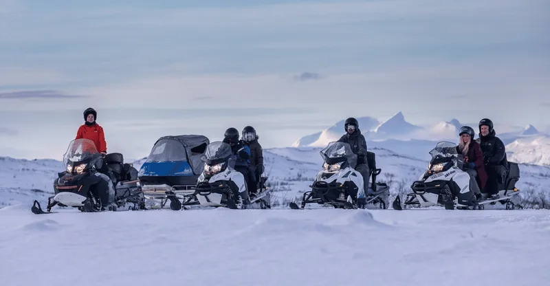 Abisko: Great Outback Snowmobile Tour with Lake Abiskojaure — snowmobile tour in Kiruna